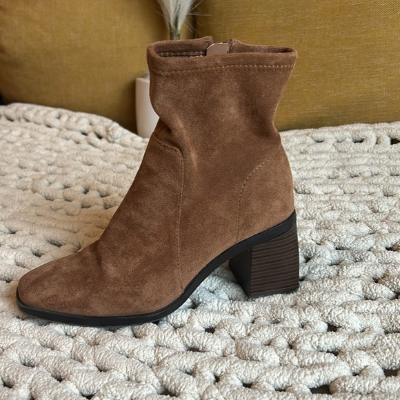 Anne Klein suede boots - Picture 5 of 13